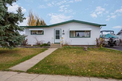 4905 55 St, House detached with 4 bedrooms, 2 bathrooms and 2 parking in Killam AB | Image 1