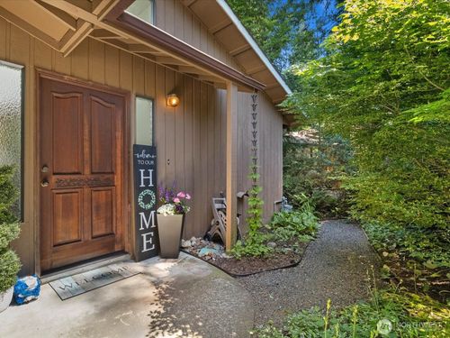 17116 Gravenstein Rd, Bothell, WA, 98012-9131 | Card Image