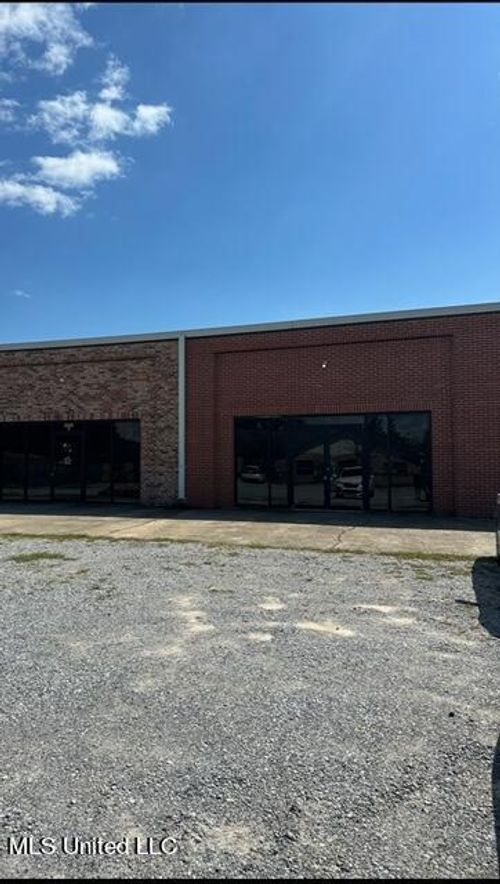b-2200 Mclaurin St, Waveland, MS, 39576-2664 | Card Image