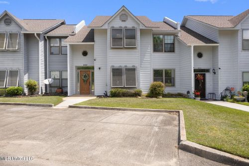 8122 Fairway Villa Dr, Gautier, MS, 39553-2321 | Card Image