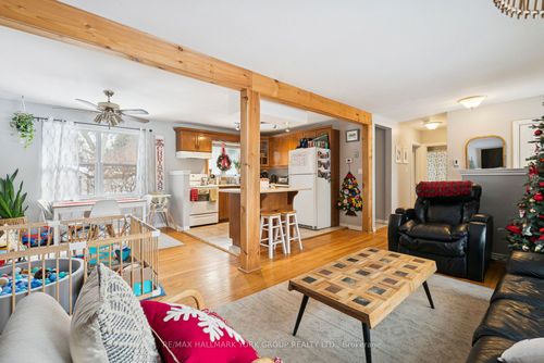 1 Middle St, Georgina, ON, L0E1R0 | Card Image