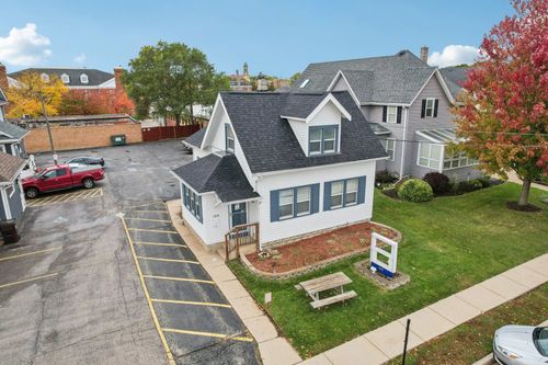 1305 Court St, MCHENRY, IL, 60050-4422 | Card Image