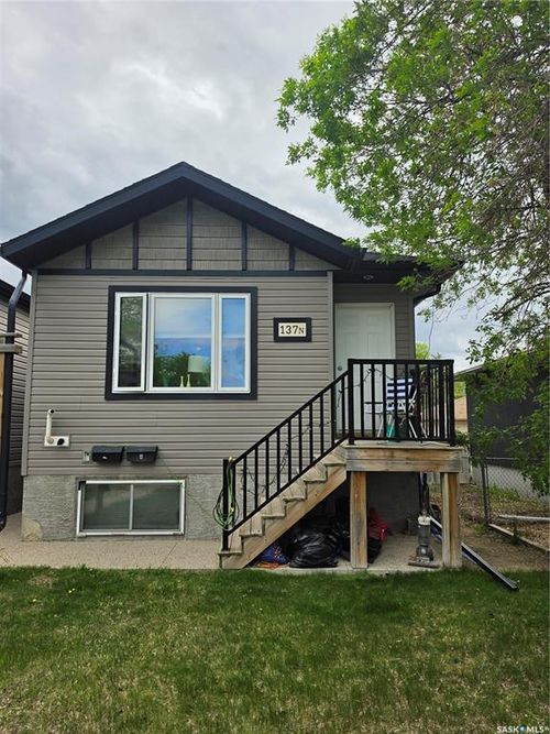 137 St John St N, Regina, SK, S4R2V8 | Card Image