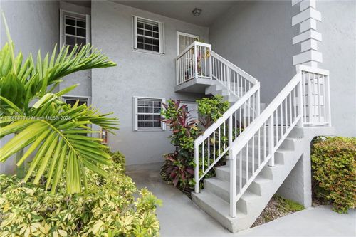 4a-434 Ne 210th Circle Ter, Miami, FL, 33179-1743 | Card Image