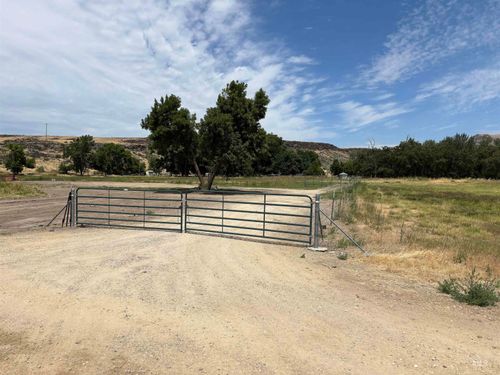 6870 Mayfield Rd, Mountain Home, ID, 83647-5315 | Card Image