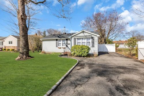 61 Eatondale Ave, Blue Point, NY, 11715-1022 | Card Image