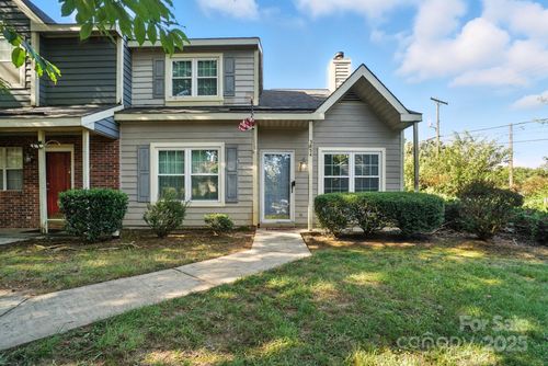 3854 Mosscroft Ln, Charlotte, NC, 28215-0919 | Card Image