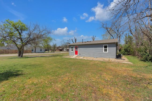 606 E 19 Th St, House other with 3 bedrooms, 1 bathrooms and 2 parking in Georgetown TX | Image 26