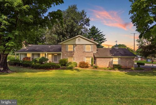 200 S 8th St, MOUNT WOLF, PA, 17347-6774 | Card Image