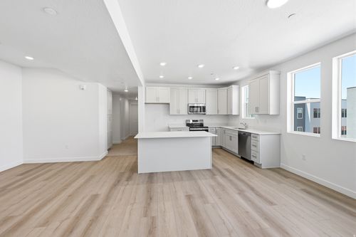 q303-8333 S Iris Lumi Ln, Midvale, UT, 84047-7862 | Card Image