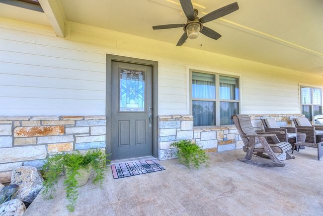 Front Porch & Entry | Image 10