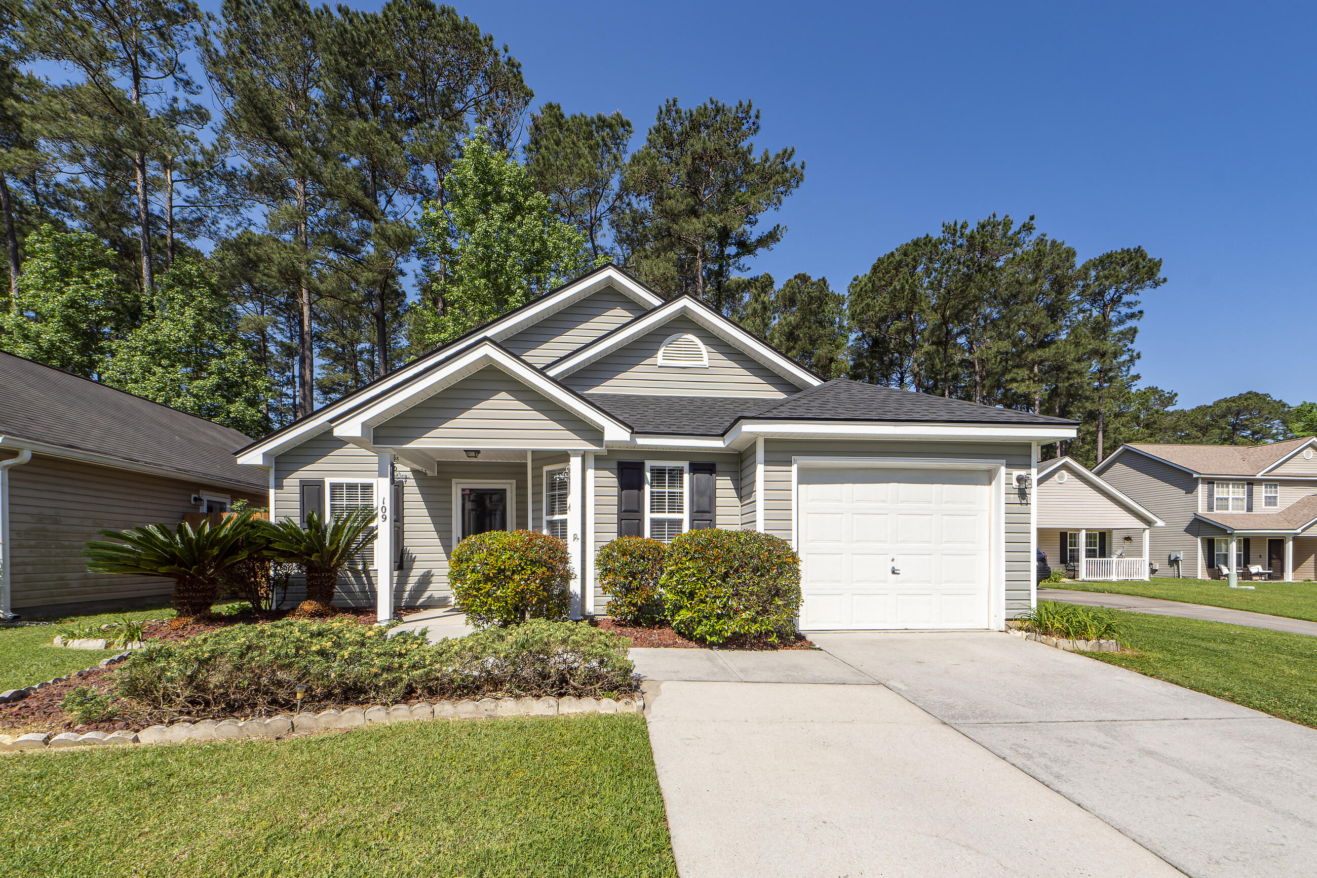 Avoncliff Ct, Summerville, SC 29483