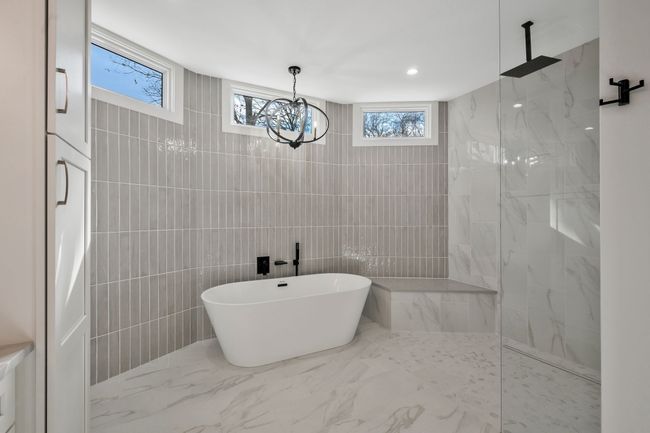 Primary Bathroom | Image 31