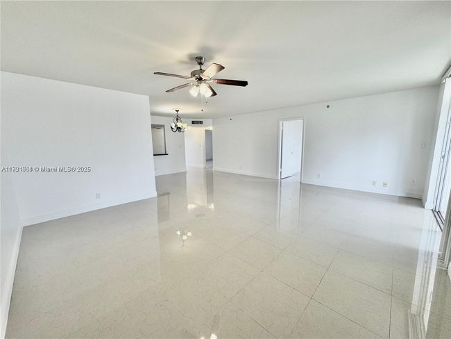 APT-307 - 3150 W Rolling Hills Cir, Condo with 2 bedrooms, 2 bathrooms and null parking in Davie FL | Image 11