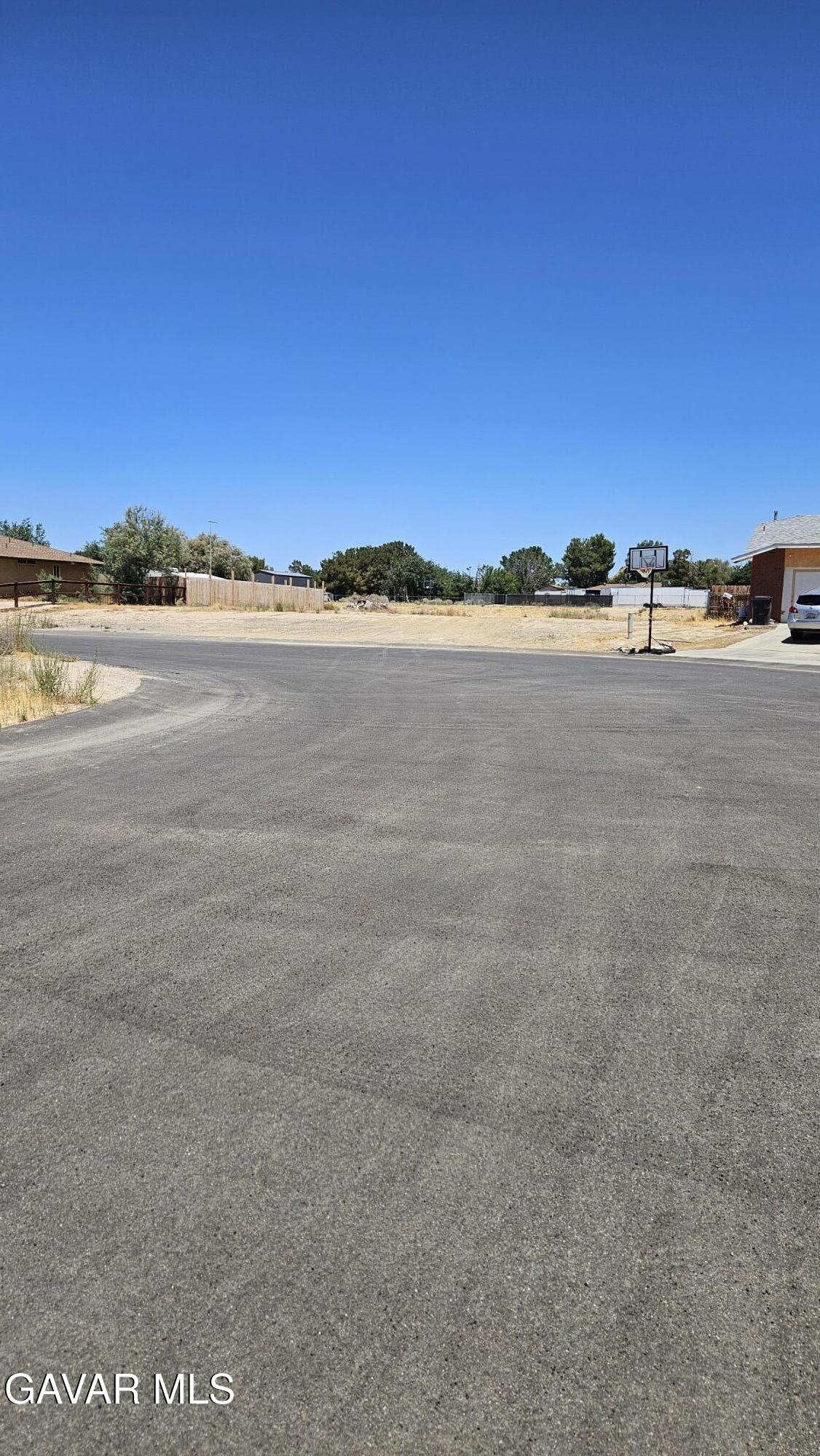 Land in Lake Los Angeles
