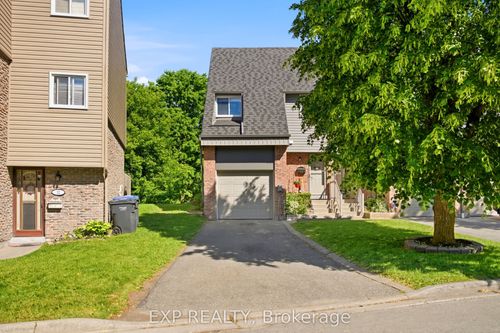 33 Tara Park Crescent, Brampton, ON, L6V3E3 | Card Image