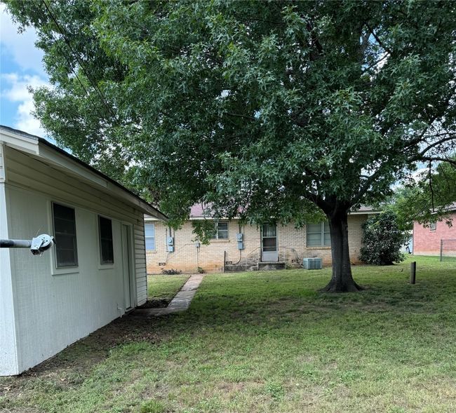 1402 Vine St, Home with 3 bedrooms, 2 bathrooms and 2 parking in Bridgeport TX | Image 23
