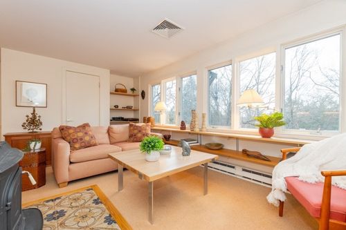 73 Valentine St, Newton, MA, 02465 | Card Image