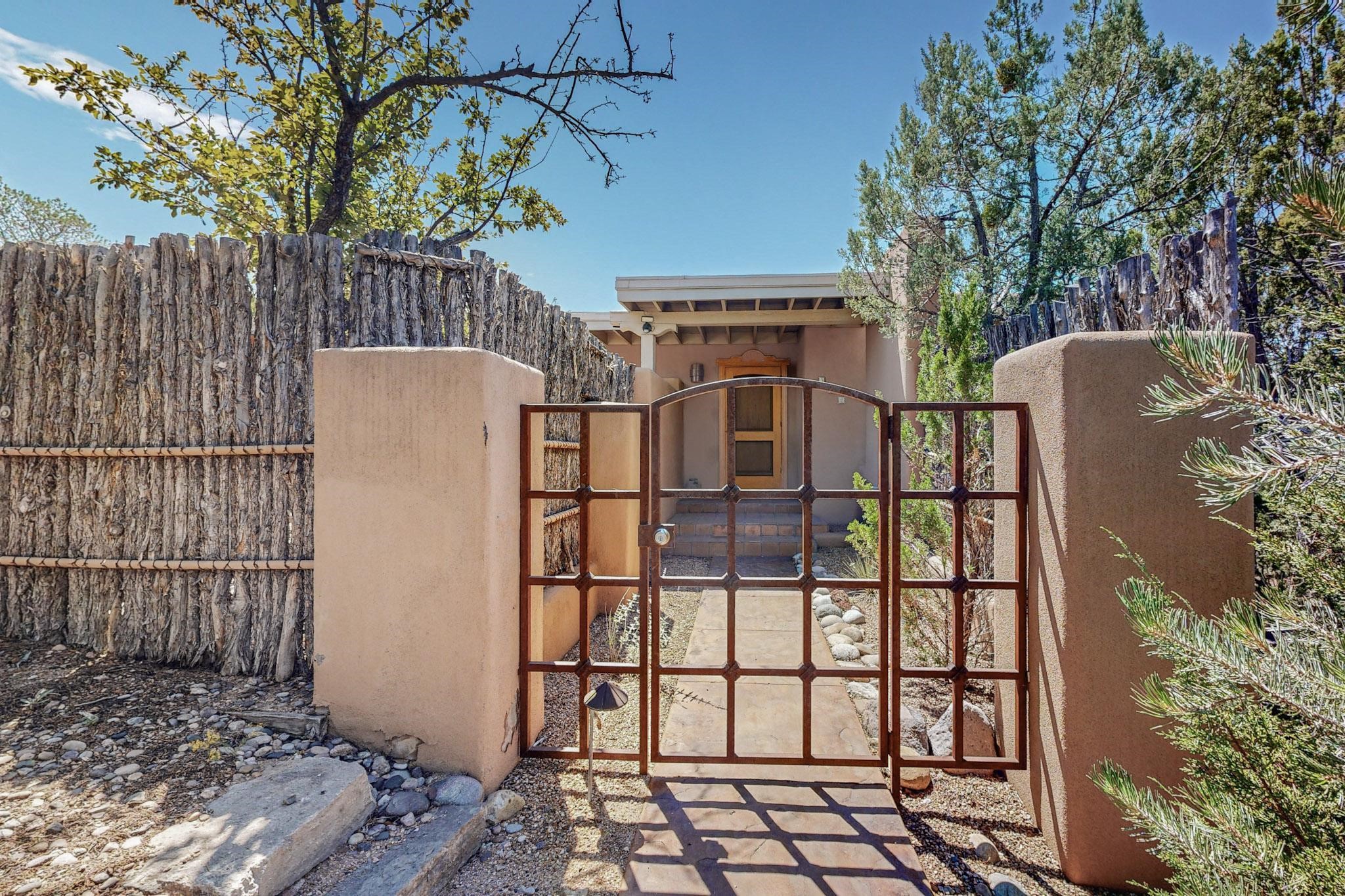 Los Arboles Dr, Santa Fe, NM 87501