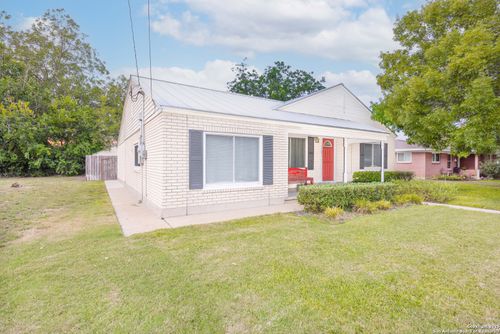 1102 24th St, Hondo, TX, 78861-2814 | Card Image