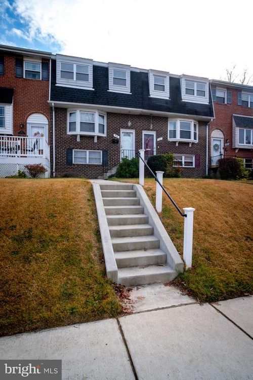 933 Elm Rd, Halethorpe, MD, 21227-3809 | Card Image