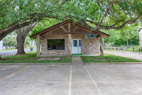 737 N Main St, Schulenburg, TX, 78956-1415 | Card Image