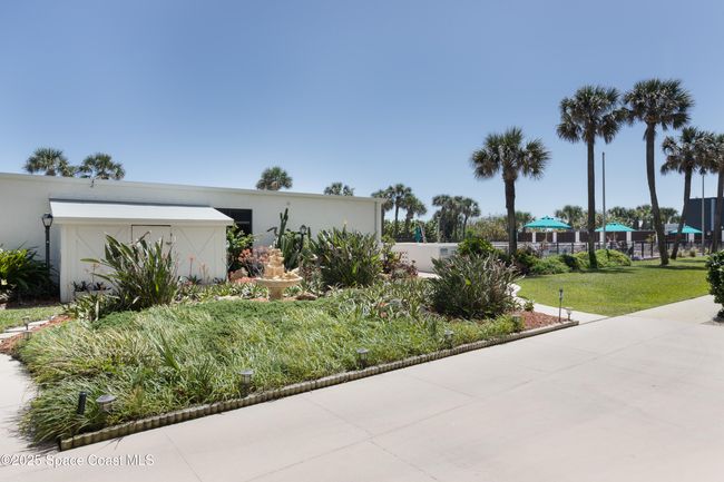 Meticulously maintained grounds | Image 35
