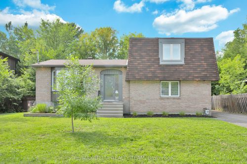 2556 Gravelle Cres, Gloucester, ON, K1B3A3 | Card Image