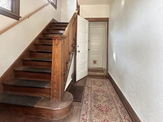 Main floor entry way | Image 18