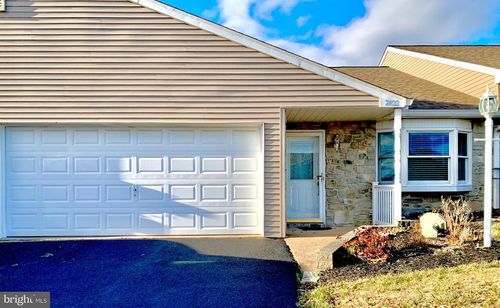 48-2422 Winterberry Ln, YORK, PA, 17406-1961 | Card Image