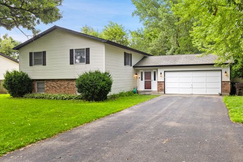 9513 Ballard Rd, Crystal Lake, IL, 60014-4810 | Card Image