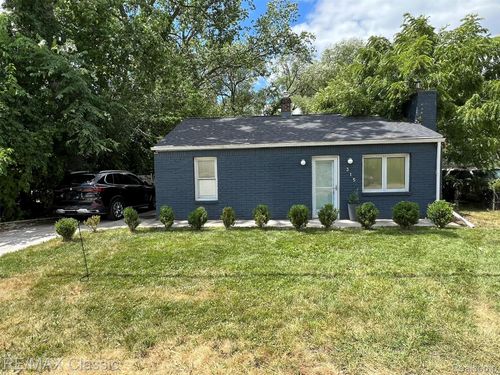 315 Common St, Walled Lake, MI, 48390-3413 | Card Image