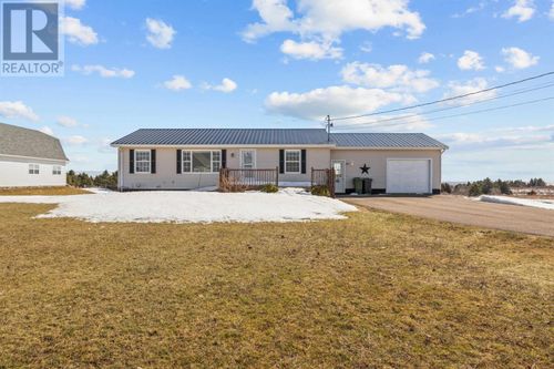 19 Macphee Ave, Souris, PE, C0A2B0 | Card Image