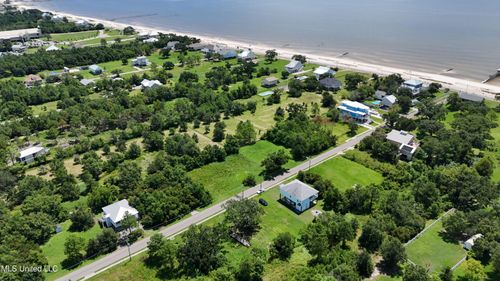 137 Oak Blvd, Waveland, MS, 39576-3917 | Card Image