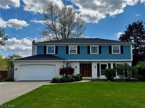 17051 Hunting Meadows Dr, Strongsville, OH, 44136-6265 | Card Image