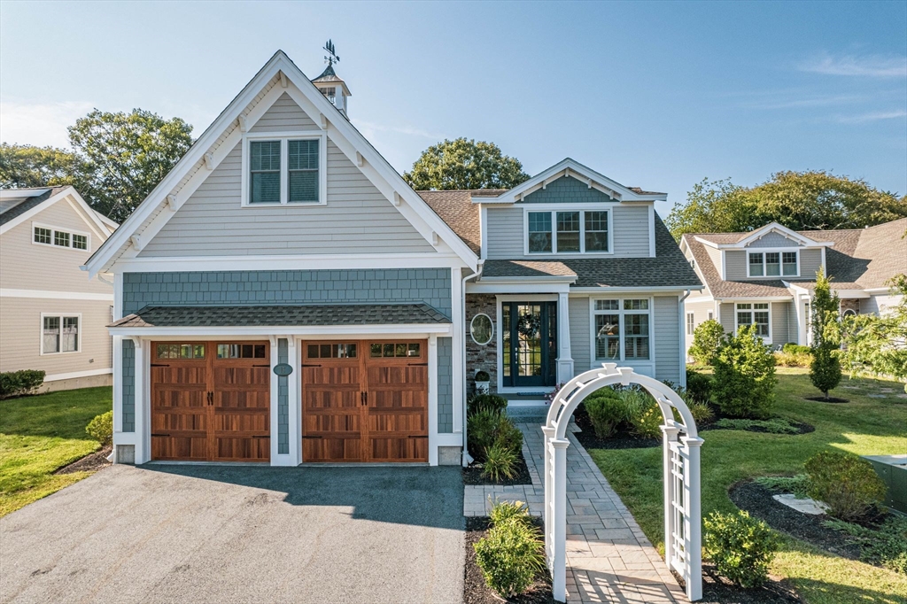 Canter Brook Ln, South Hamilton, MA 01982