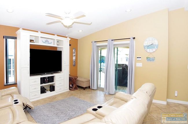 502 W Clam Cir, House other with 2 bedrooms, 3 bathrooms and null parking in Port Isabel TX | Image 12