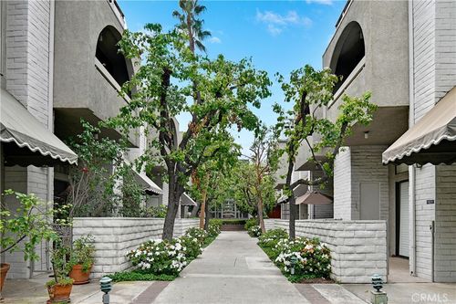 a-5335 White Oak Ave, Encino, CA, 91316-3830 | Card Image