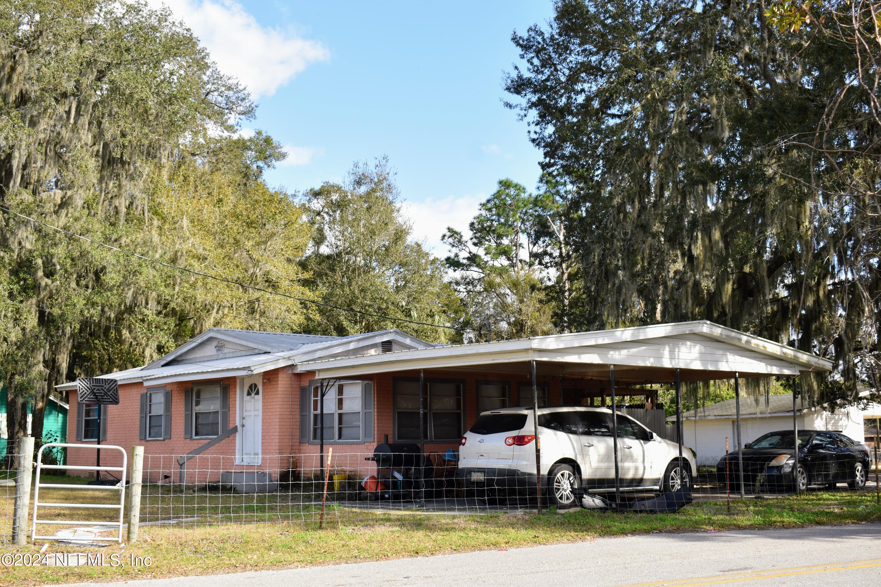 Crill Ave, Palatka, FL 32177