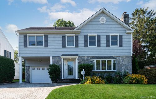 74 Mulberry Ave, Garden City, NY, 11530-1817 | Card Image