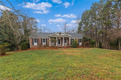 146 Foxcroft Dr, Mount Airy, NC, 27030-9283 | Card Image