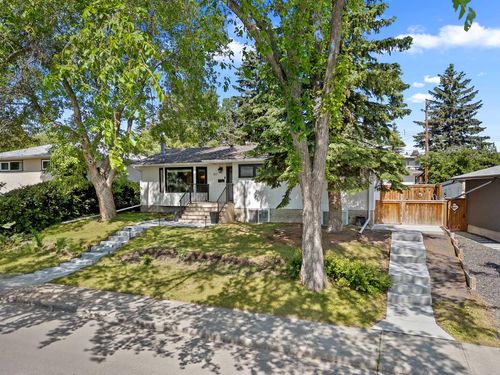 60 Chancellor Way Nw, Calgary, AB, T2K1Y2 | Card Image