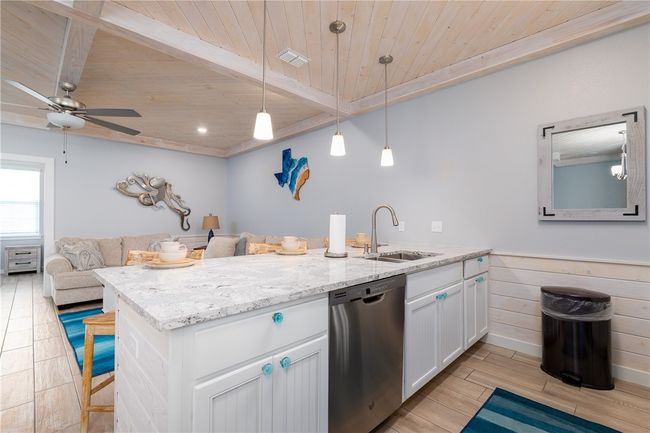 UNIT-402 - 1701 Station St, Townhouse with 3 bedrooms, 3 bathrooms and 2 parking in Port Aransas TX | Image 14
