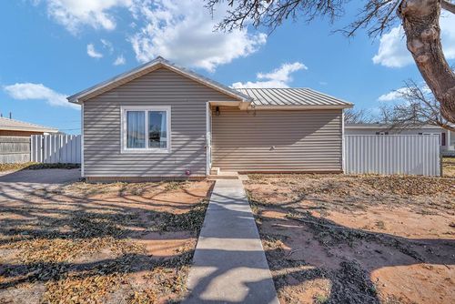 512 Ne 2nd St, Seminole, TX, 79360-3610 | Card Image