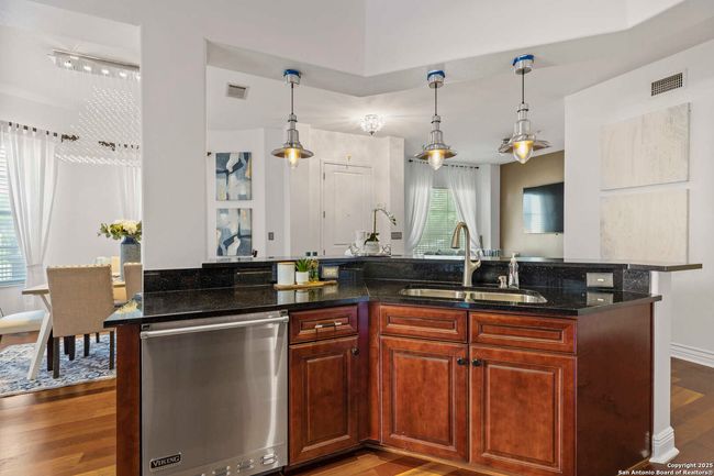 APT-109 - 215 Center, Condo with 2 bedrooms, 3 bathrooms and null parking in San Antonio TX | Image 9