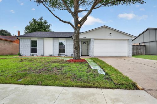 1109 Coffeyville Trl, Grand Prairie, TX, 75052-2107 | Card Image