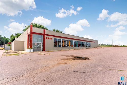 2715 E 10th St, Sioux Falls, SD, 57103-2004 | Card Image