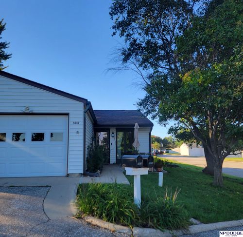 5912 Wolff Ln, Lincoln, NE, 68521-1036 | Card Image