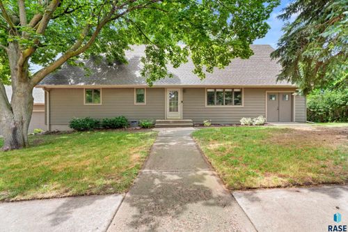 803 N Iowa Ave Avenue, Dell Rapids, SD, 57022 | Card Image