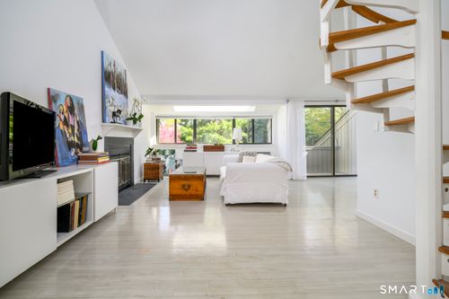 32-32 Whitney Gln, Westport, CT, 06880-3700 | Card Image